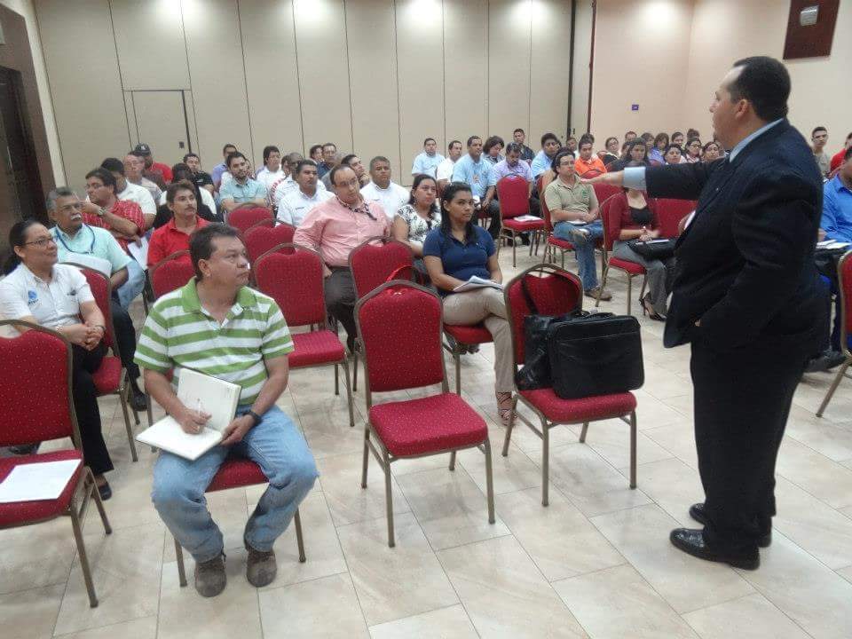 CICHVicePres's tweet photo. #ACSIO #Honduras conferencia técnico-legal sobre Sistema de Gestión de Higiene y Seguridad para pequeñas y medianas empresas; #CCIC 2012 https://t.co/kg52UbUpDr