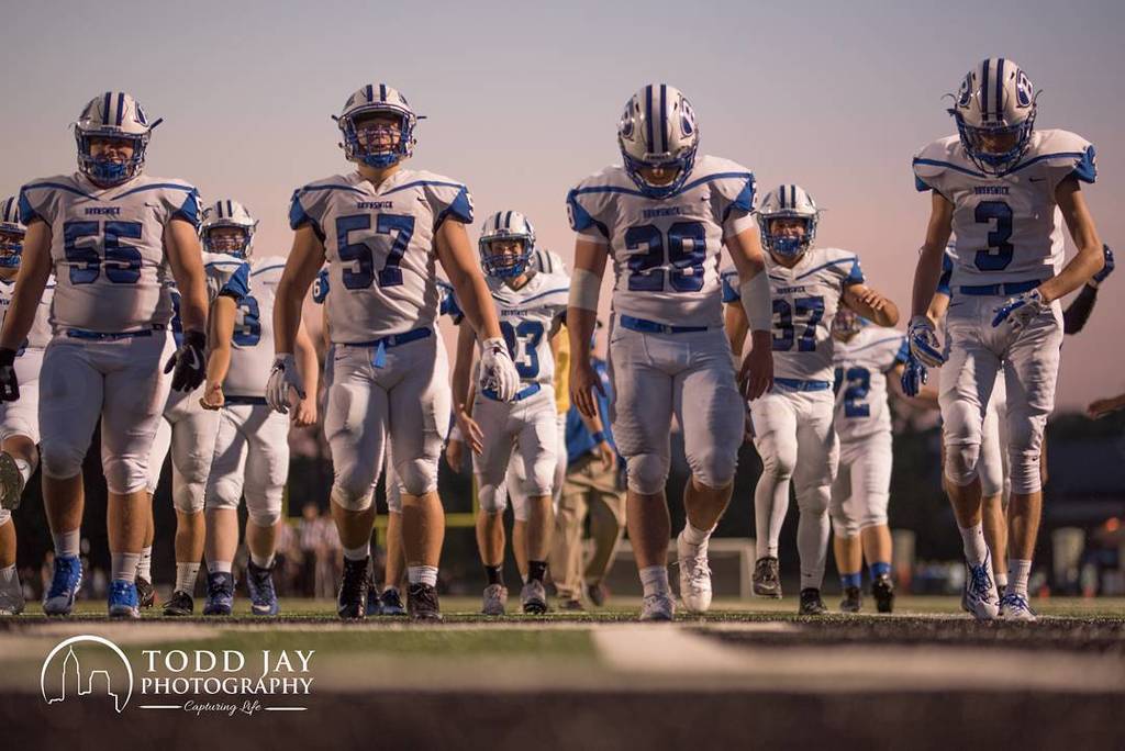 theetjc's tweet photo. #FavoriteShot while #MakingDonuts tonight during the #BHSFootball game against Highland.
#ToddJayPhotography #Var… https://t.co/j7Y4qKZB9H https://t.co/tuH0SdlJEQ