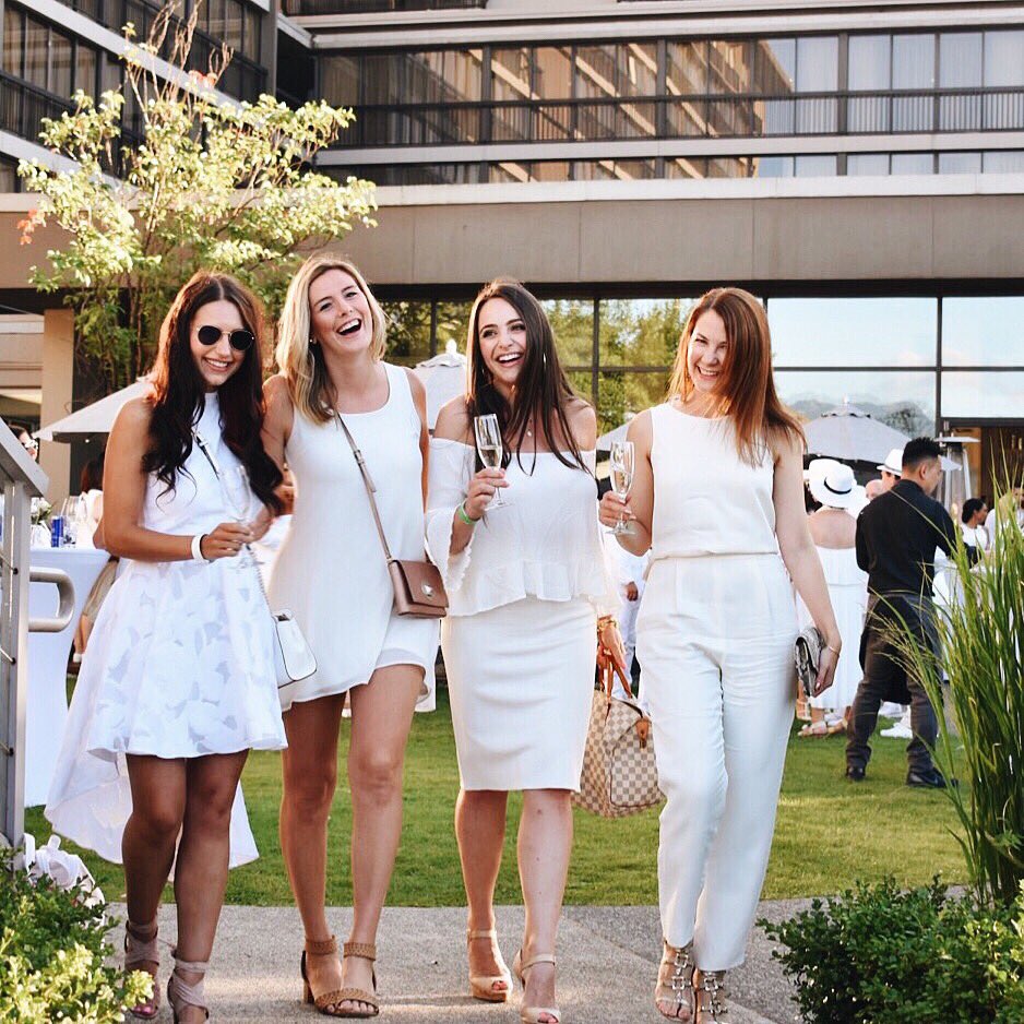 krystintysire's tweet photo. Magical night at @DinerenBlancVan decked out in @evernewca ✨ #DEBVan #DEBVan2017 #evernewstyle #dinerenblanc @moetchandon @WestinBayshore https://t.co/z4ArBJ63oZ