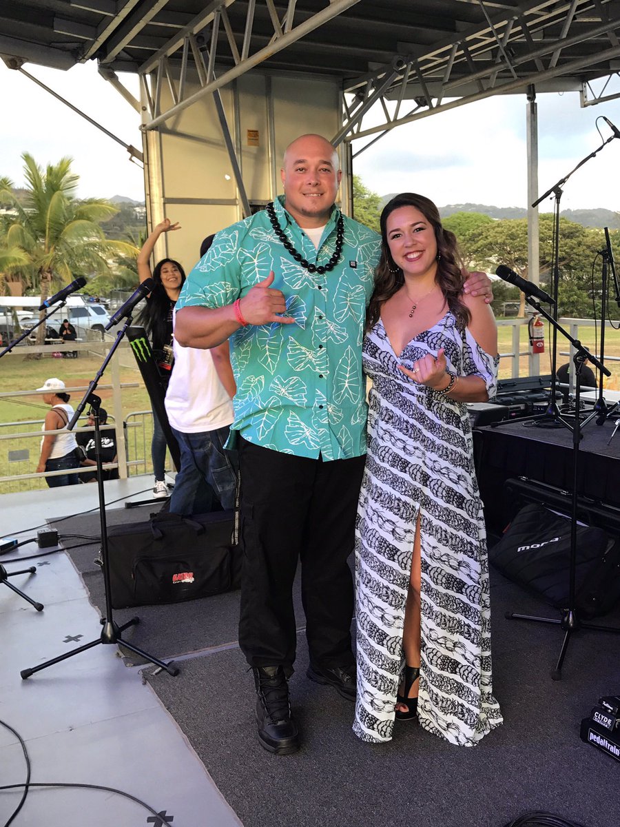 MilekaLincoln's tweet photo. Happy #AlohaFriday from the #HIFinest #SummerBash2017 ☺️Two stages of music, food booths& CHOKE amazing local music! https://t.co/c7qcto8o4I https://t.co/9LQBOK41jf