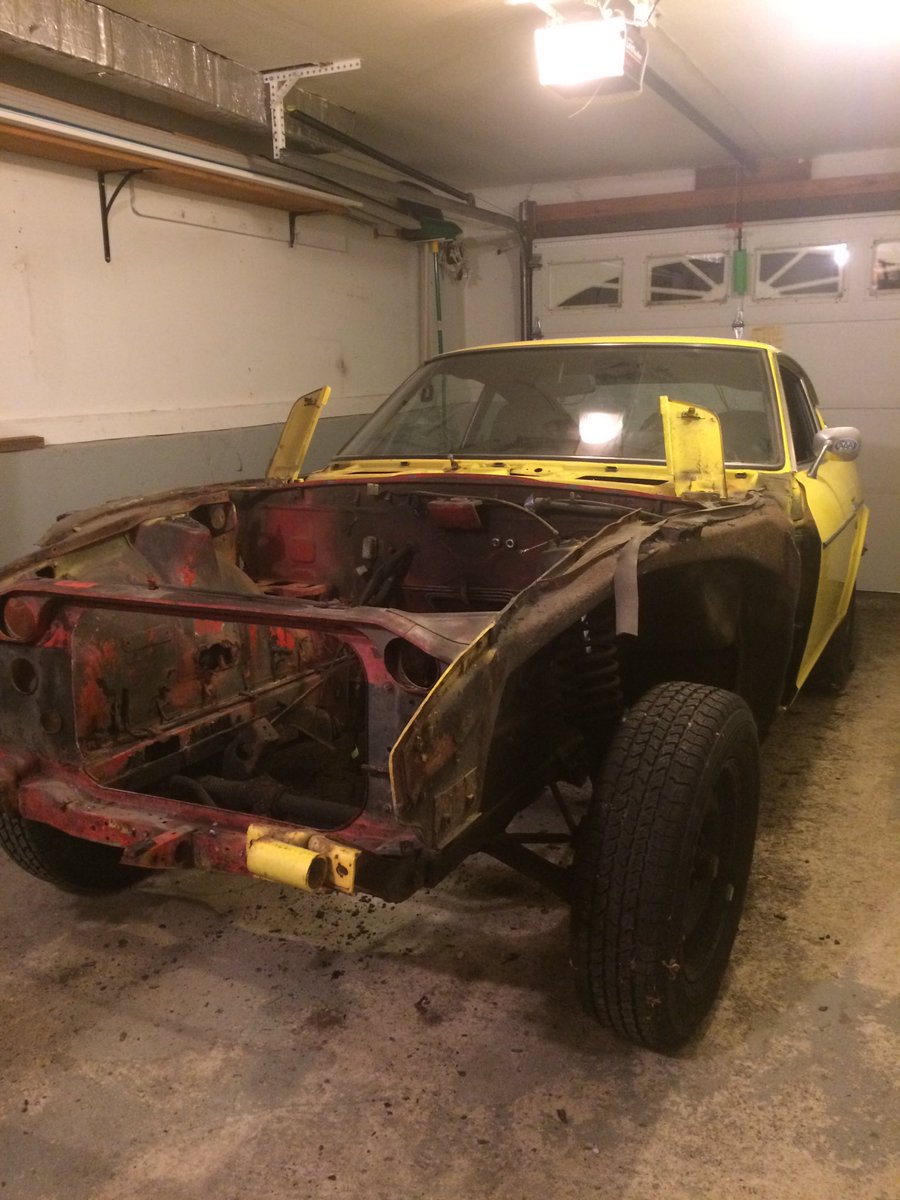 CarsNToys's tweet photo. Getting her ready for blasting..floor pans are completely shot #240z #datsun #s30 #rust https://t.co/uqfDgZpNK3