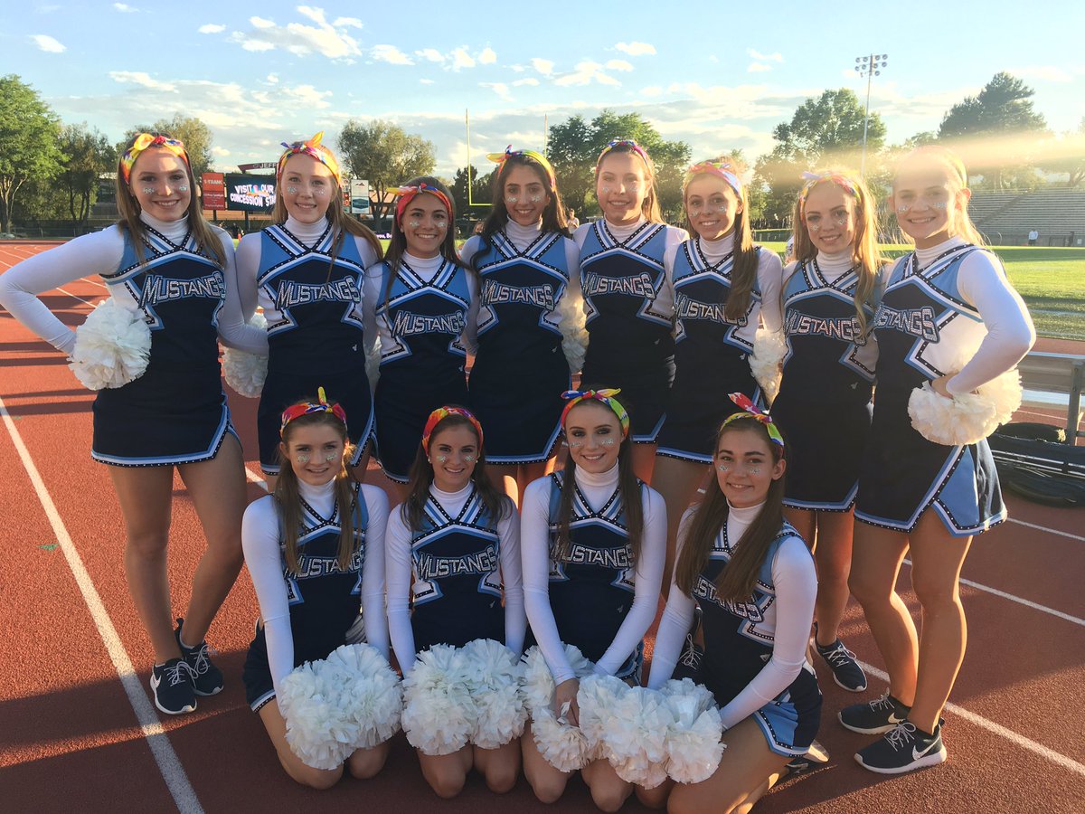 mskulacz's tweet photo. Friday night football is "tie dye" for 😂💗🏈 https://t.co/a0qHctAPYm