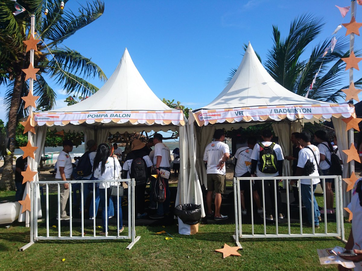 danamon's tweet photo. Akhirnyaa sampai di #stage61 Balikpapan. Danamoners mulai asyik menikmati permainan di booth & foto2 di spot foto yg keren2. #HUt61Danamon https://t.co/hicjR5wJLV