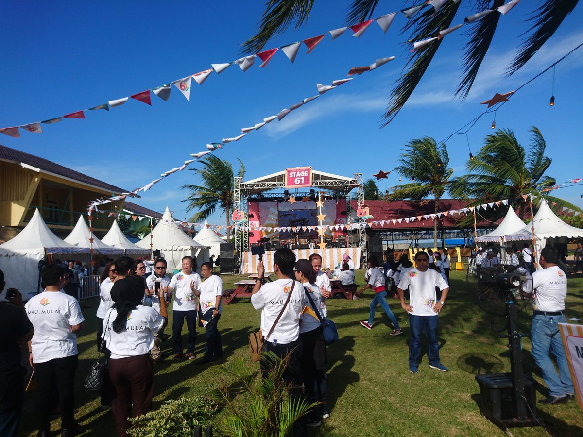 danamon's tweet photo. Akhirnyaa sampai di #stage61 Balikpapan. Danamoners mulai asyik menikmati permainan di booth & foto2 di spot foto yg keren2. #HUt61Danamon https://t.co/hicjR5wJLV