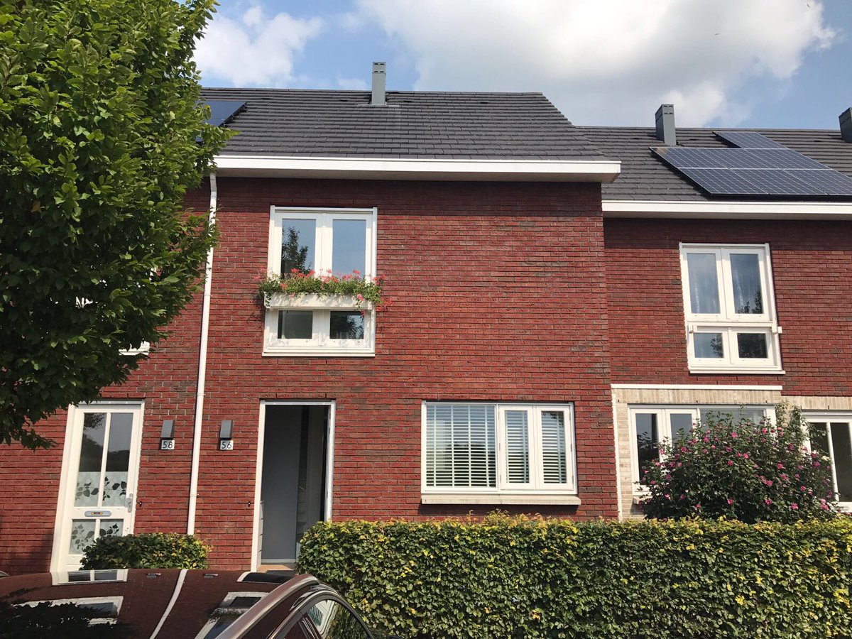 Elysah_S's tweet photo. Opzoek naar een huis waar je zo in kan? #stadshagen #zwolle  #funda
https://t.co/OspoQm245N https://t.co/B2lJnOs1t3