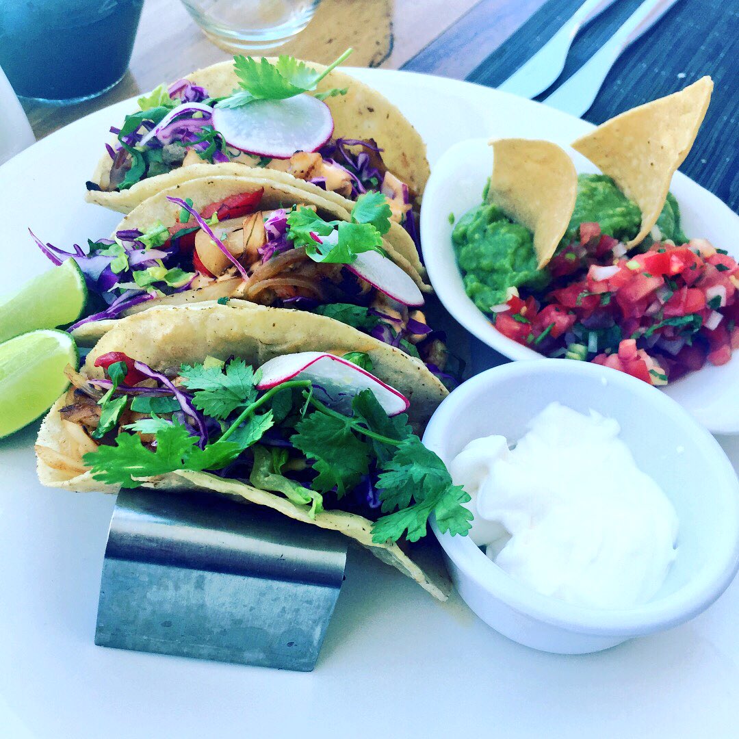 ValentinaStoj's tweet photo. #BestTacos 💯 #LobsterTacos #PrawnTacos @mecabo #Mexico #CaboSanLucas #chefsnote #margaritafrozen @blackbookmgt #Concierge https://t.co/VN3fi65z5o