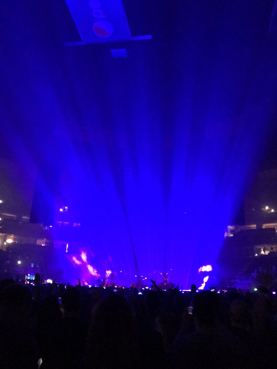 ColoradoLori's tweet photo. @depechemode welcome back to the mile high city! Have enjoyed your shows for over 30 years! ❤️ https://t.co/cp5OPBvphM