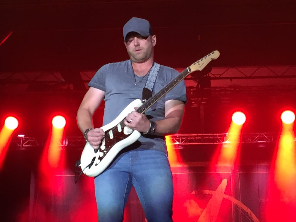 ThrowDownCrew's tweet photo. What. A. Time. At. @LucknowsMITF. π±ππ @timhicksmusic #Lucknow #MITF #TooMuchFun #HellRaisinGoodTime https://t.co/WVU0iwyenM