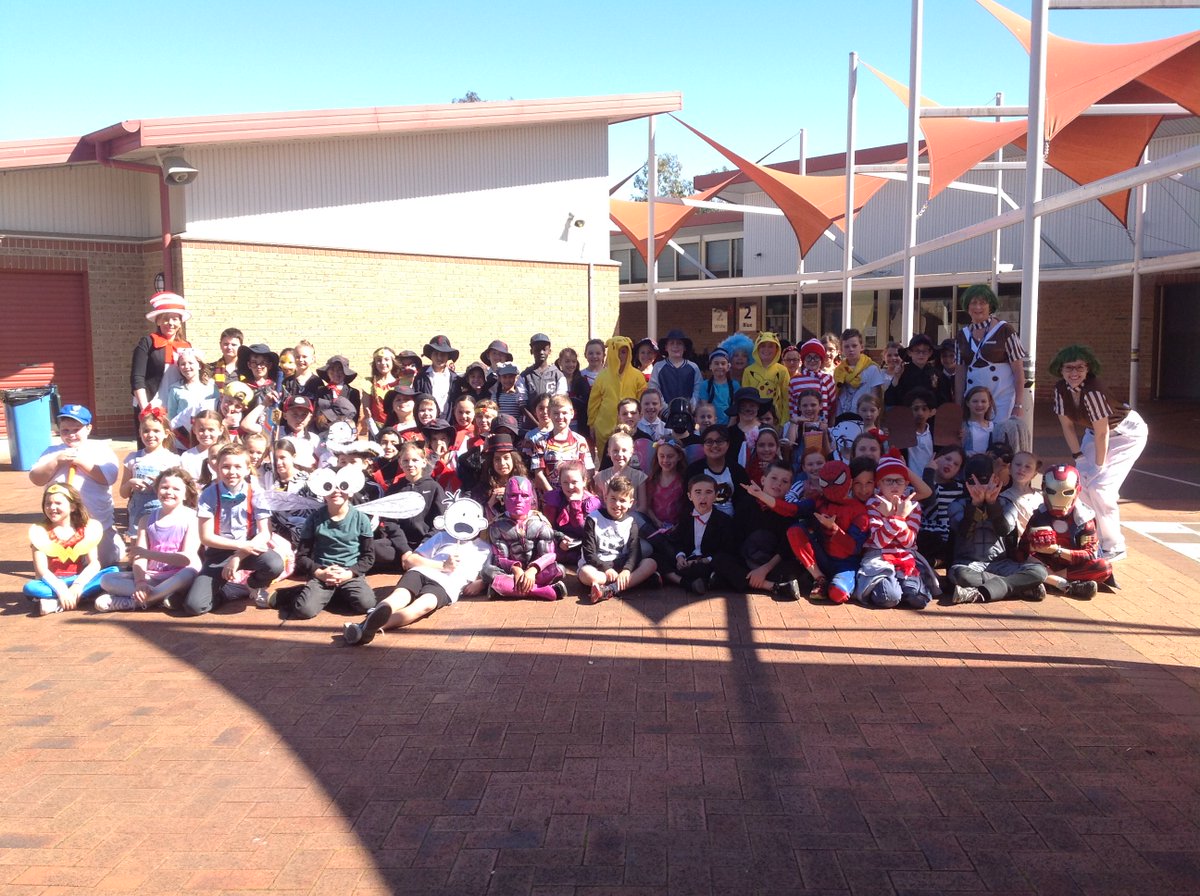 year3bethany17's tweet photo. Literacy week! Year 3 all look the book!  @year3bethany17 https://t.co/eRKZc0wiP8