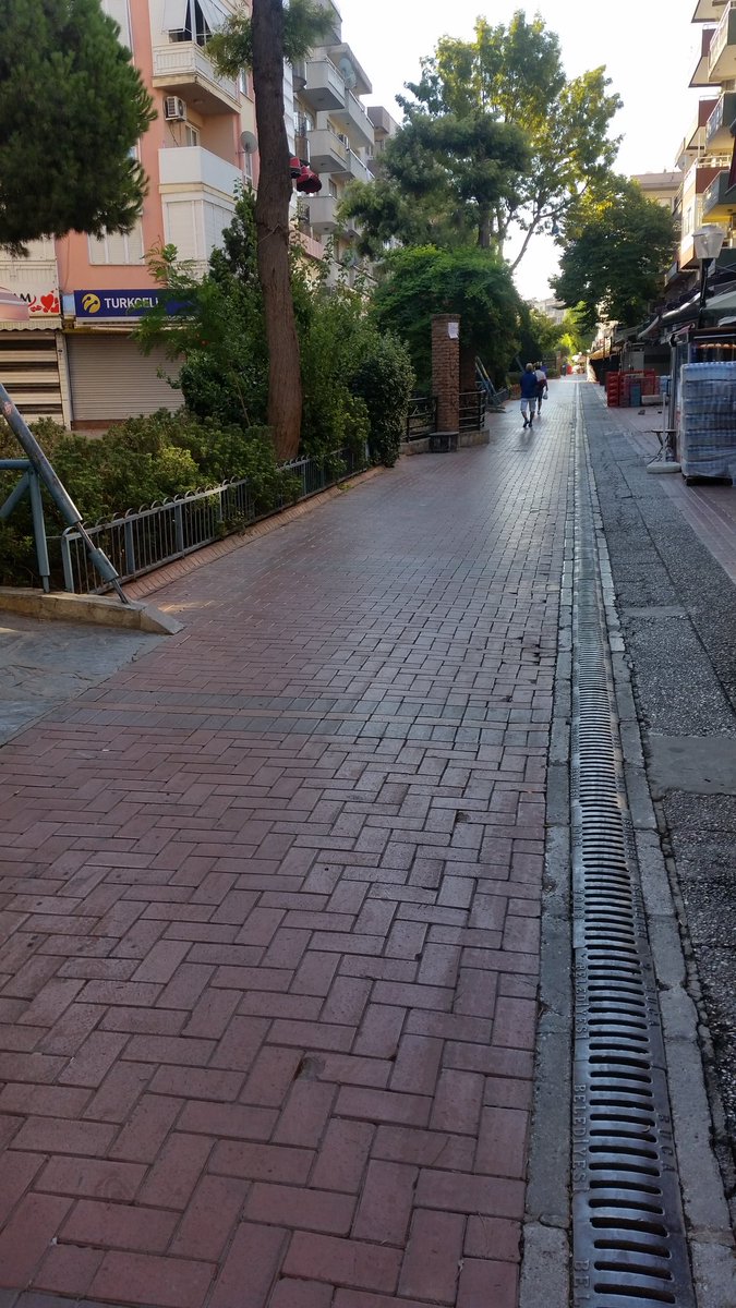 SelcukATC's tweet photo. @izmirhim buca sirinyer forbes sevgiyolunda mazgallardan kötü kokular geliyor. İnsanlar ve esnaflar rahatsız. https://t.co/YviVOhoJmf