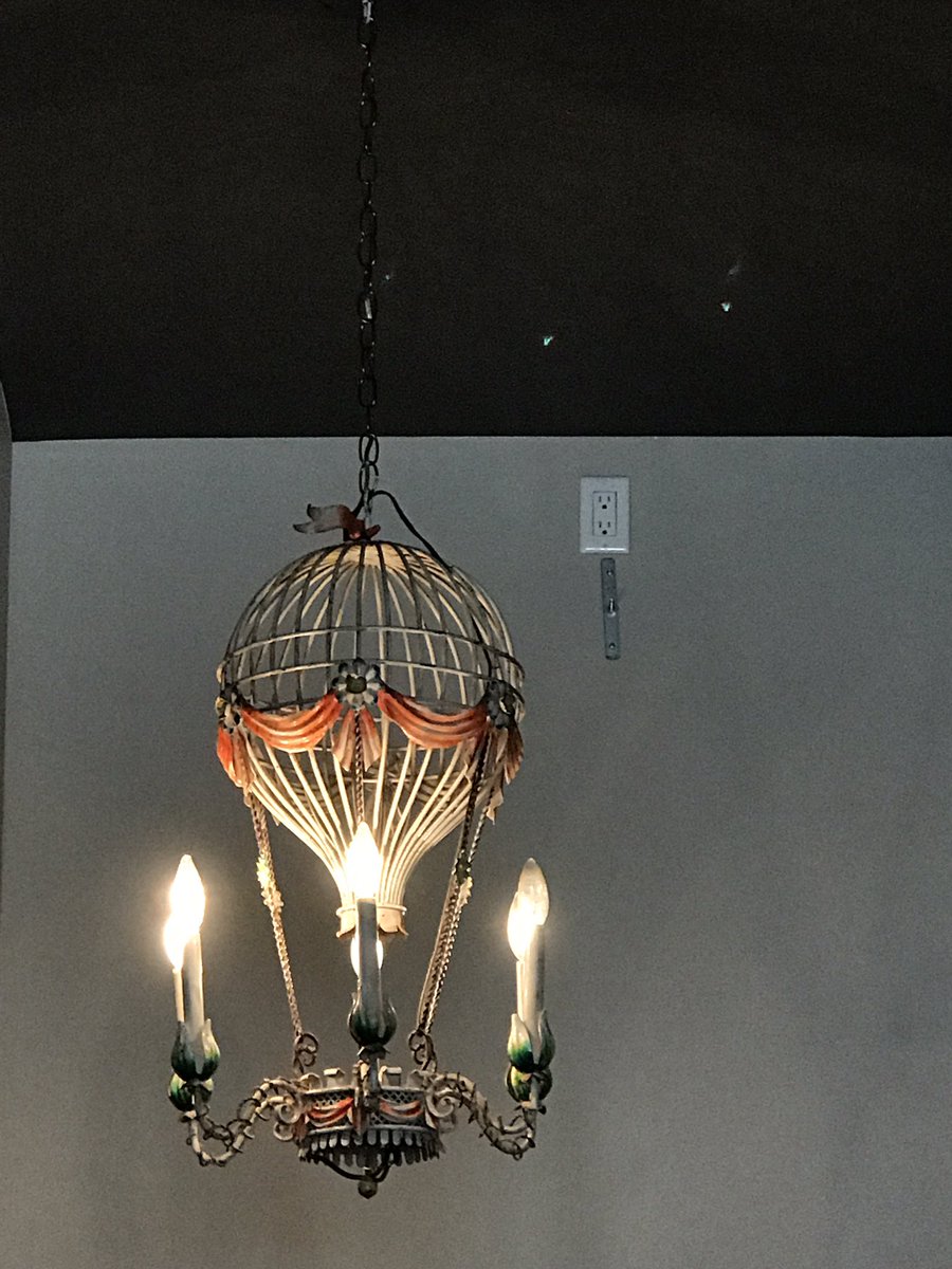 bonitodesign's tweet photo. Air balloon #chandelier @HamiltonsBakery #harlem #nyc #bonitodesign https://t.co/d1nsQmqFSg