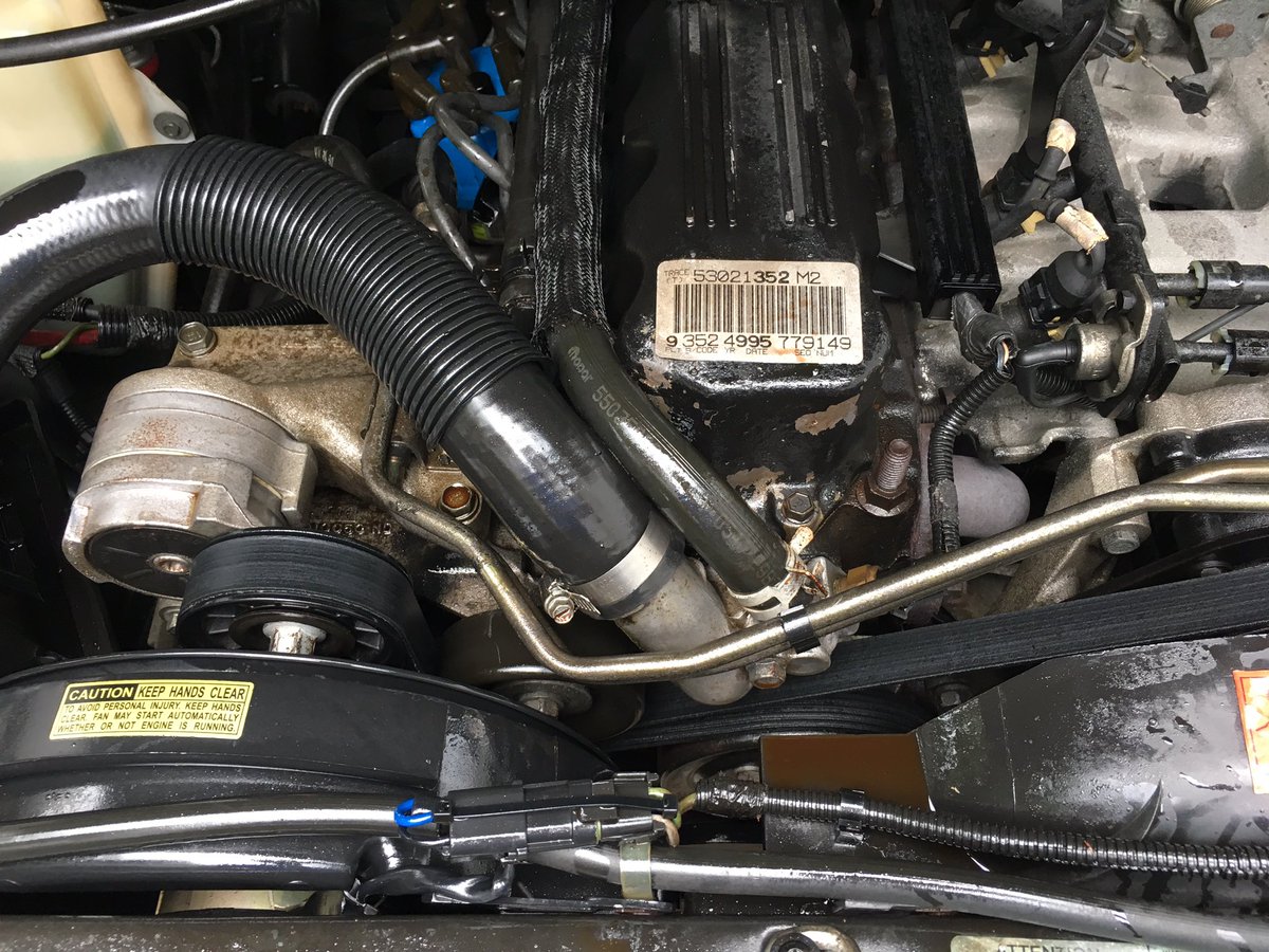 ট ইট র Atf漏れで 今からレッカー ドナドナ かれこれ12年程乗ってるチェロキー94年式 ちょうど今朝 車が故障して途方にくれる夢を見たんだよね