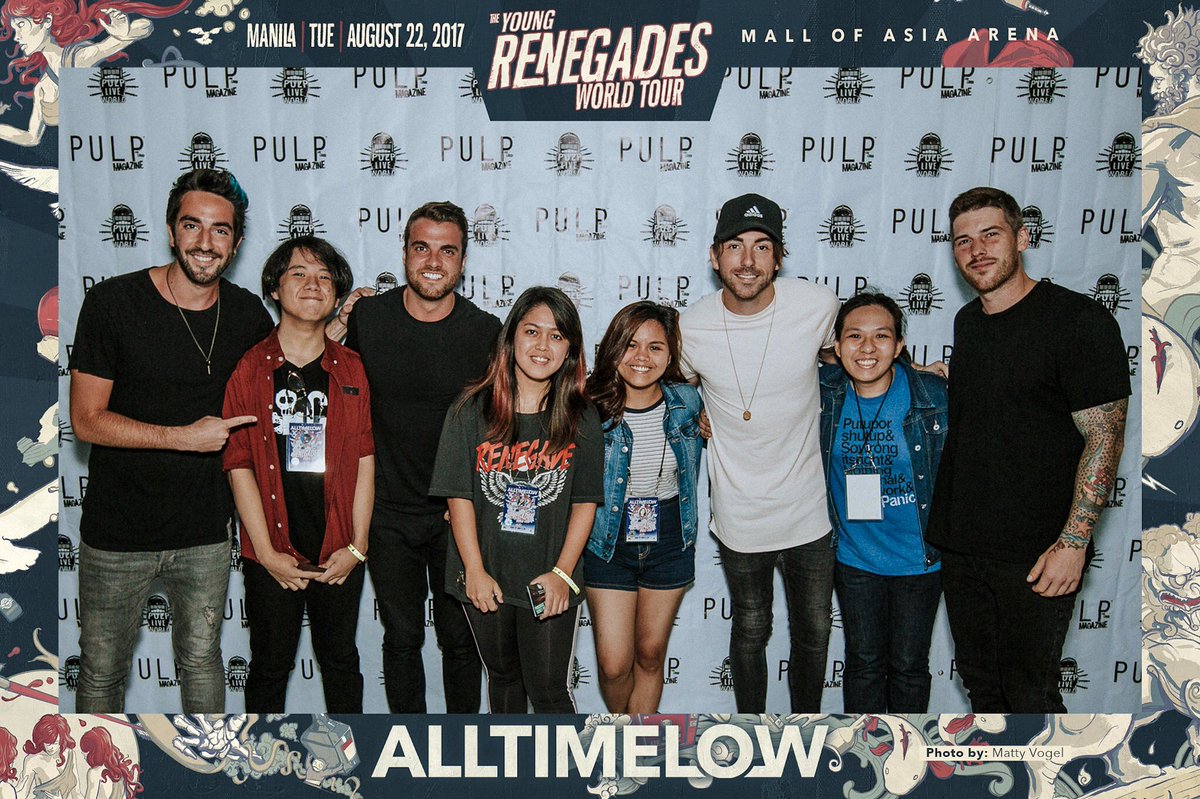maryey8123's tweet photo. Finally a photo with my heroes!!😭❤️@AlexAllTimeLow @JackAllTimeLow @riandawson @zackalltimelow Thank u so much @Vernon_Go 😭 #ATLinManila2017 https://t.co/GL8yfGdNmU