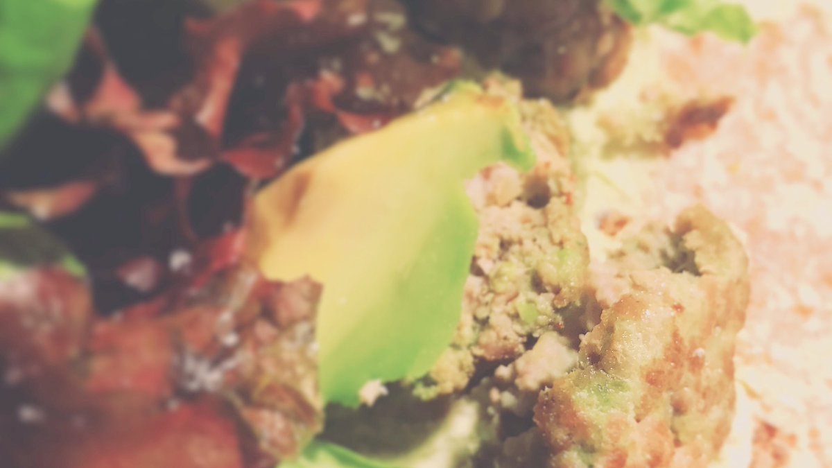 WellbeingEaling's tweet photo. Friday night supper was a yummy wholemeal wrap with turkey meatballs, avocado and lots of salad. Quick, easy, healthy! #HealthyEating https://t.co/VvkZNPcudC