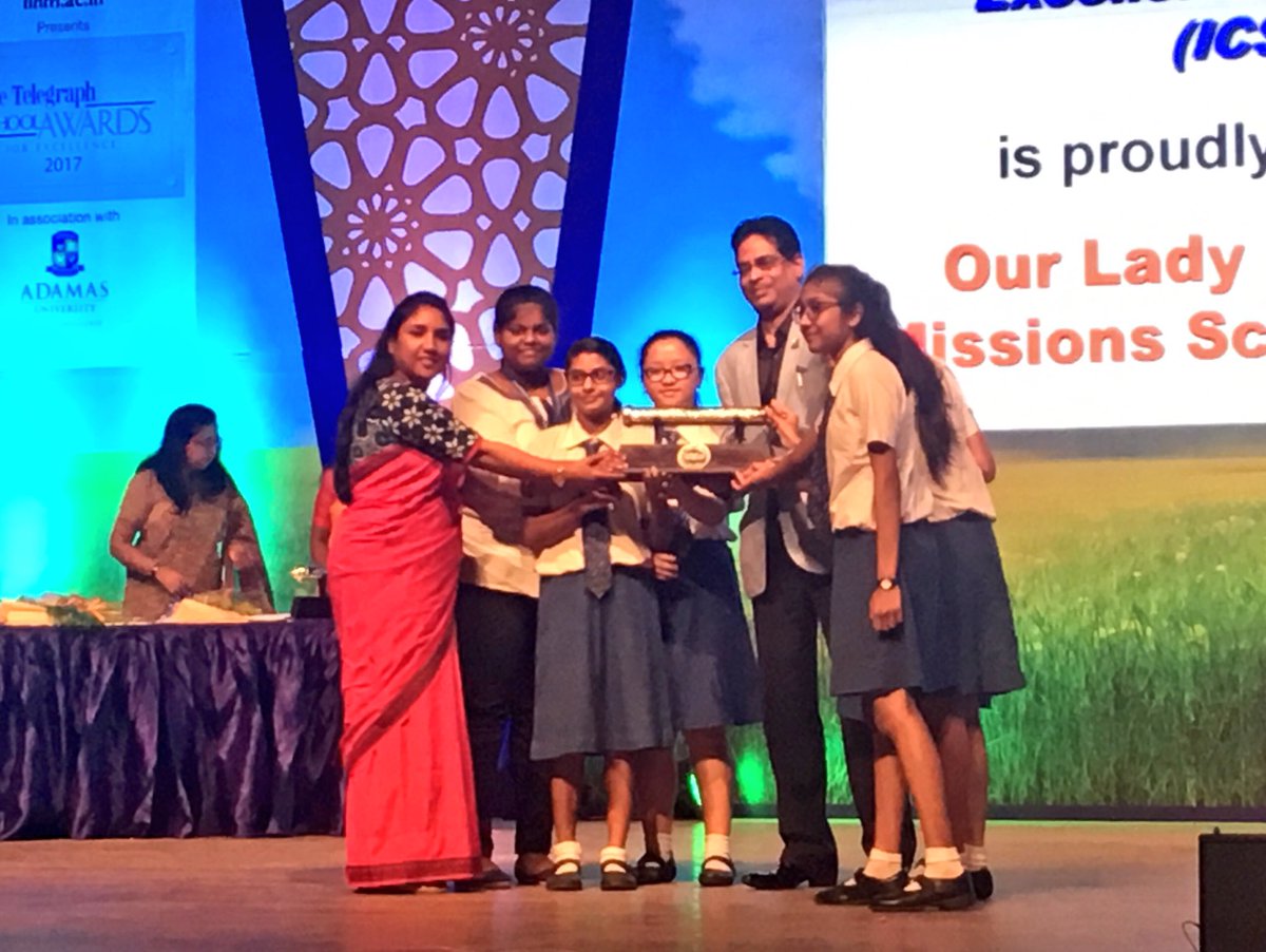 MetroTelegraph's tweet photo. .@subornobose hands over the @IIHMHOTELSCHOOL Award for Excellence in Academics (ICSE, ISC) to Our Lady Queen of the Missions School https://t.co/j9RhBJ1CPY