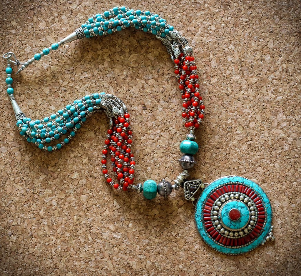 homesoukSG's tweet photo. Exclusive jewellery for the women who dare to dream like a Bohemian &amp; are confident to act like a boss
#TurkishDelight #UrbanBold #Necklace https://t.co/43JzYSufzn