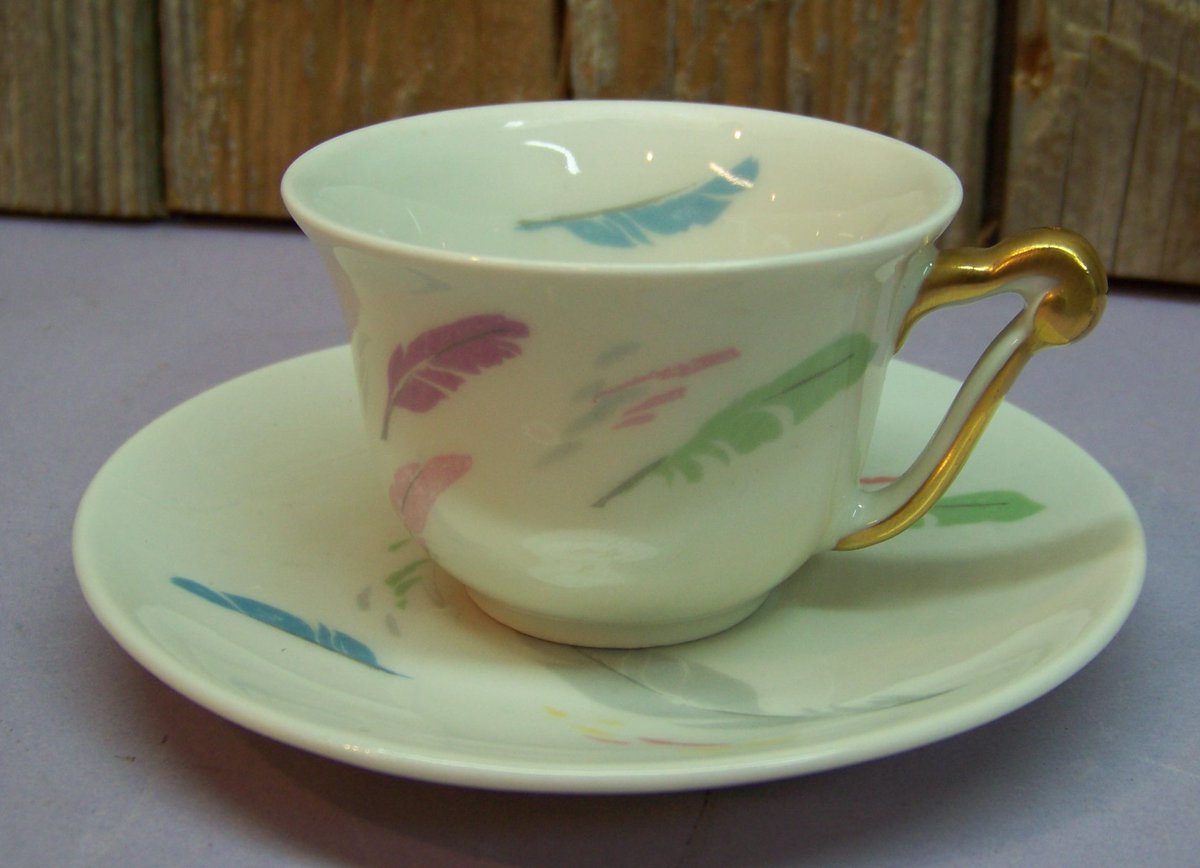 7oLdBeGiNnInGs7's tweet photo. @eBay #Limoges #Raynaud #feathers #cupsaucer #vintage #antique #teacup #coffeecup #dinnerwear #teapot #coffeepot #servingpiece #tableware https://t.co/FuBla4T6BD