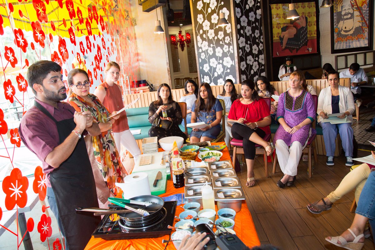 pmcchennai's tweet photo. Who doesn't ❤ food that ❤ you back? Check this Masterclass at @MamagotoFun by #JaiwantiDuggal &amp; #JenThomas on healthy Asian food &amp; fitness. https://t.co/Y2GTRtgOPL