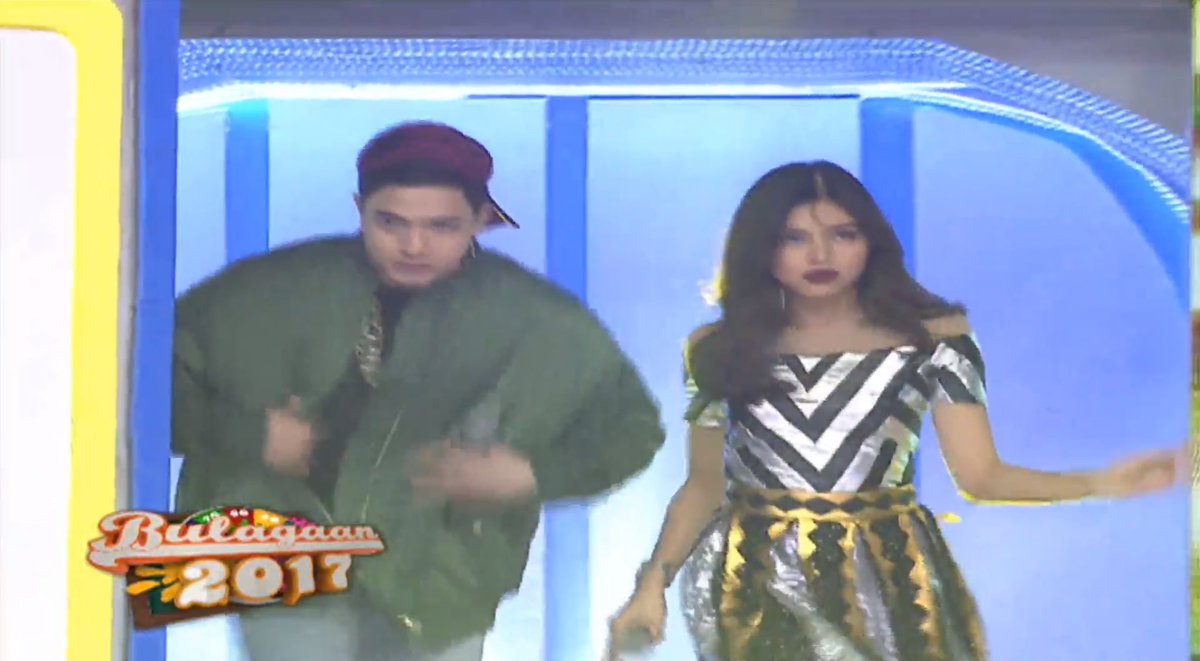 aldub_ME's tweet photo. Angas ng arrive ng bibis 😍😂😜 #ALDUBByYourSide @ofcaldub_LAcali @ofctrendsetter @aldub_TeamUAE @MAINEnatics_UAE @ALDENatics_UAE @Aifam16 MYE https://t.co/bVJ57giG3r