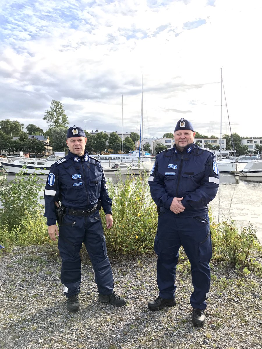 Keskusrikospoliisi (@krp_poliisi) on Twitter photo #KRP:n päällikkö <a href="/RobinLardot/">Robin Lardot</a> ja @IUPoliisi'n apulaispoliisipäällikkö <a href="/KarvonenAri/">Ari Karvonen</a> mukana #Poliisinpäivä'ssä Porvoossa. #KRP:n päällikkö <a href="/RobinLardot/">Robin Lardot</a> ja @IUPoliisi'n apulaispoliisipäällikkö <a href="/KarvonenAri/">Ari Karvonen</a> mukana #Poliisinpäivä'ssä Porvoossa.