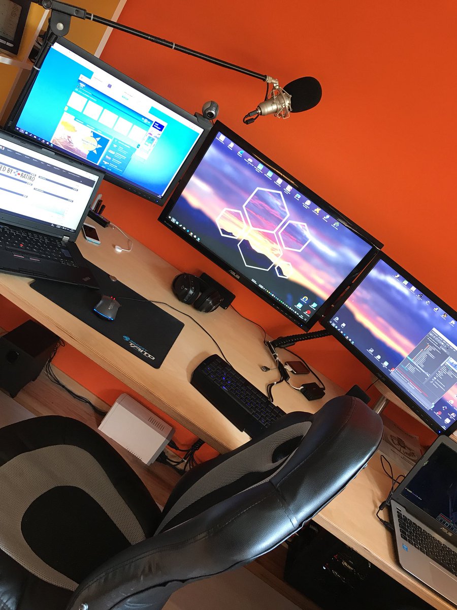Perex__'s tweet photo. Guten Morgen! Mit nem Kaffee ☕️ am Morgen lässts sichs gleich viel besser arbeiten. #Ratiro #Sarizon Heute ist #SQL und #PHP angesagt 😉🖥 https://t.co/m0BZYZ7rS4