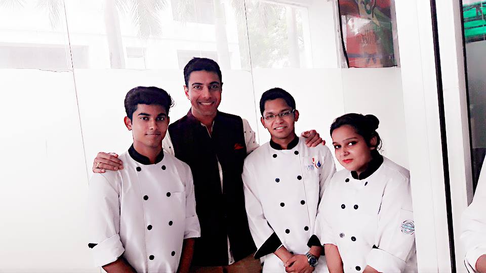 jmathew1971's tweet photo. Happy times with Celebrity Chef Ranveer Brar.. https://t.co/pK1WXwx5f0