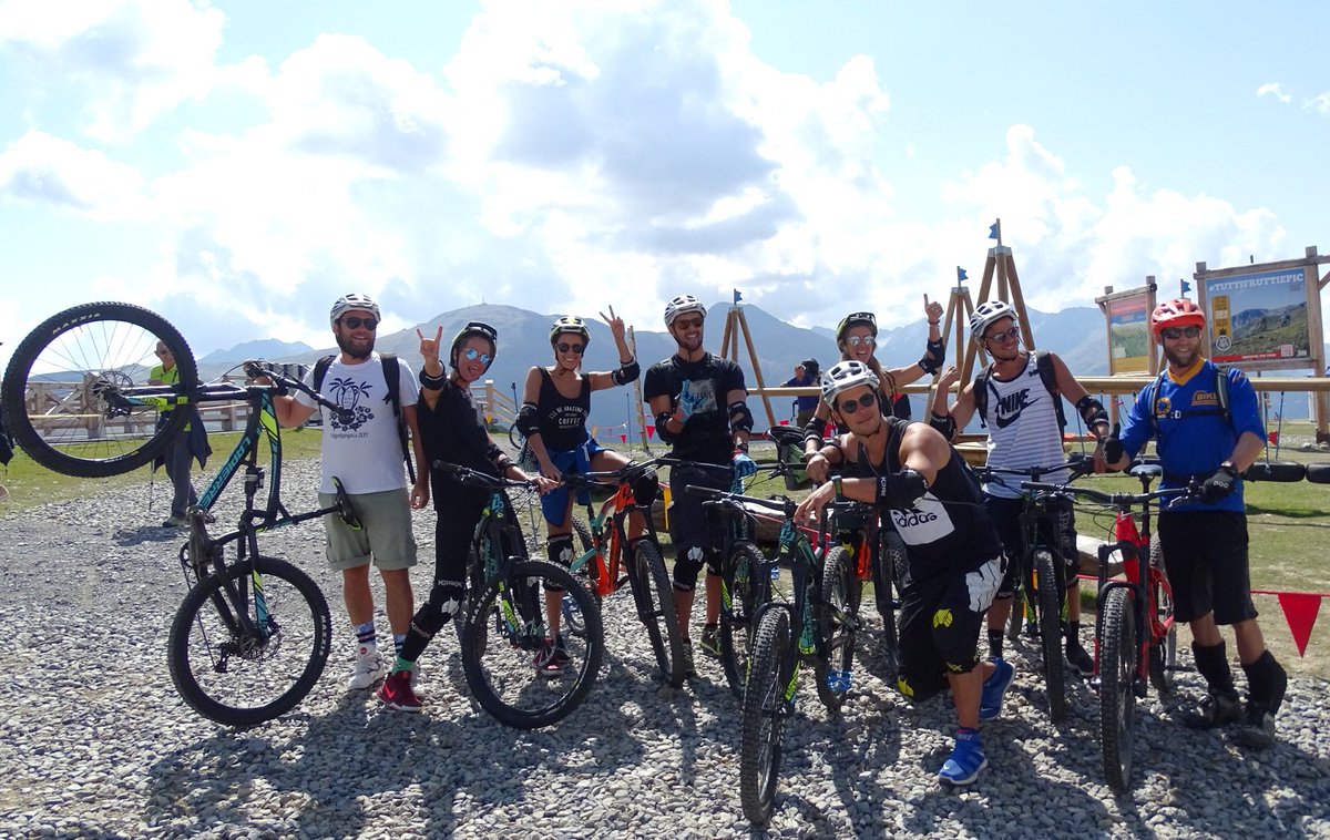 Carosello3000's tweet photo. @Olympics champions need their #mountain #escape too. @mafaldina88 & friends had a #goodtime on the #flowtrails at @Carosello3000 @Livigno. https://t.co/F8JzYN2g9A