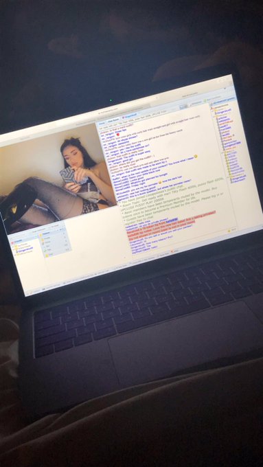 On cam! Username is Lissapolooza 😘 https://t.co/ydPZWGF7Lo