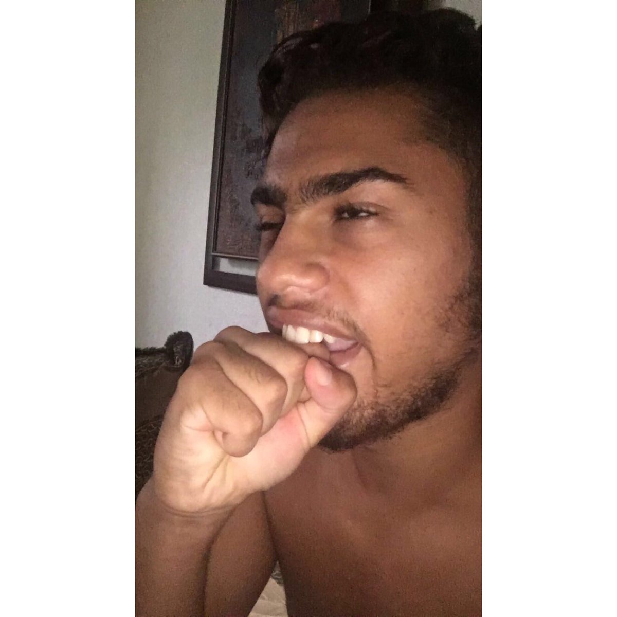 zbeubman's tweet image. Quand y'a une meuf qui te plaît de ouf et qu'elle te sort cette phrase"WALLAH TES MON BROTHER FROM MY MOTHER TAH LA VEINE #4ever together"