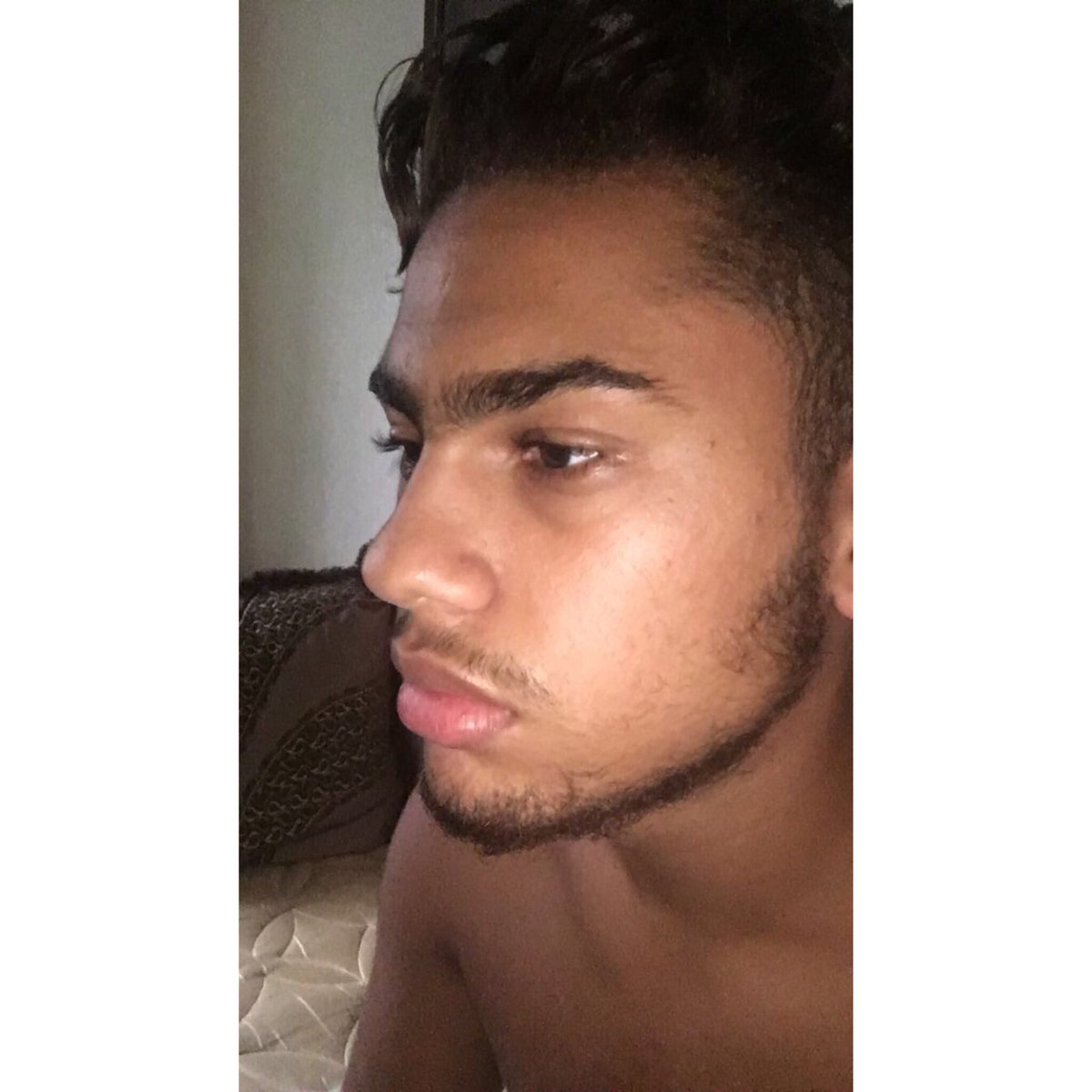 zbeubman's tweet image. Quand y'a une meuf qui te plaît de ouf et qu'elle te sort cette phrase"WALLAH TES MON BROTHER FROM MY MOTHER TAH LA VEINE #4ever together"