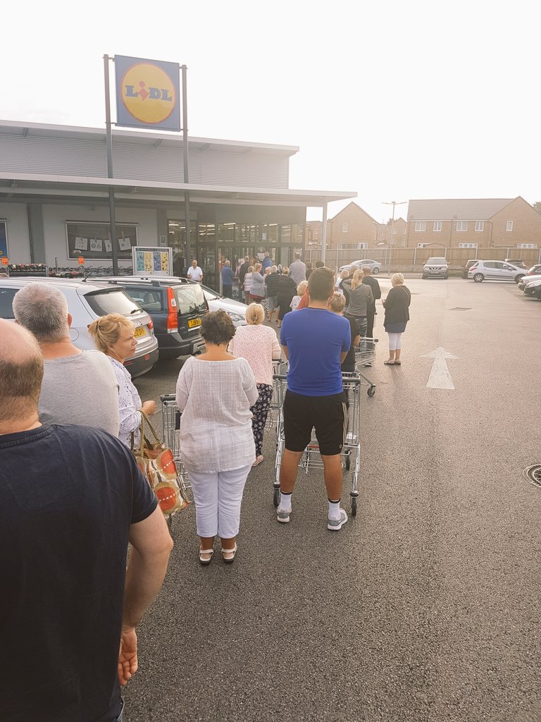 _laureneley's tweet photo. Yes. We are genuinely queuing. Early bird and all that @AngharadA 🍾 https://t.co/U4wRvtxqNN