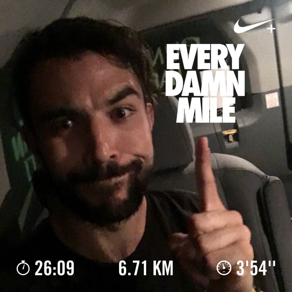 DieAlfaro's tweet photo. Correr completamente solo en una carretera de Portland a media noche, CHECK #RebelLeague #RunByRebels https://t.co/aCA3LrPux4