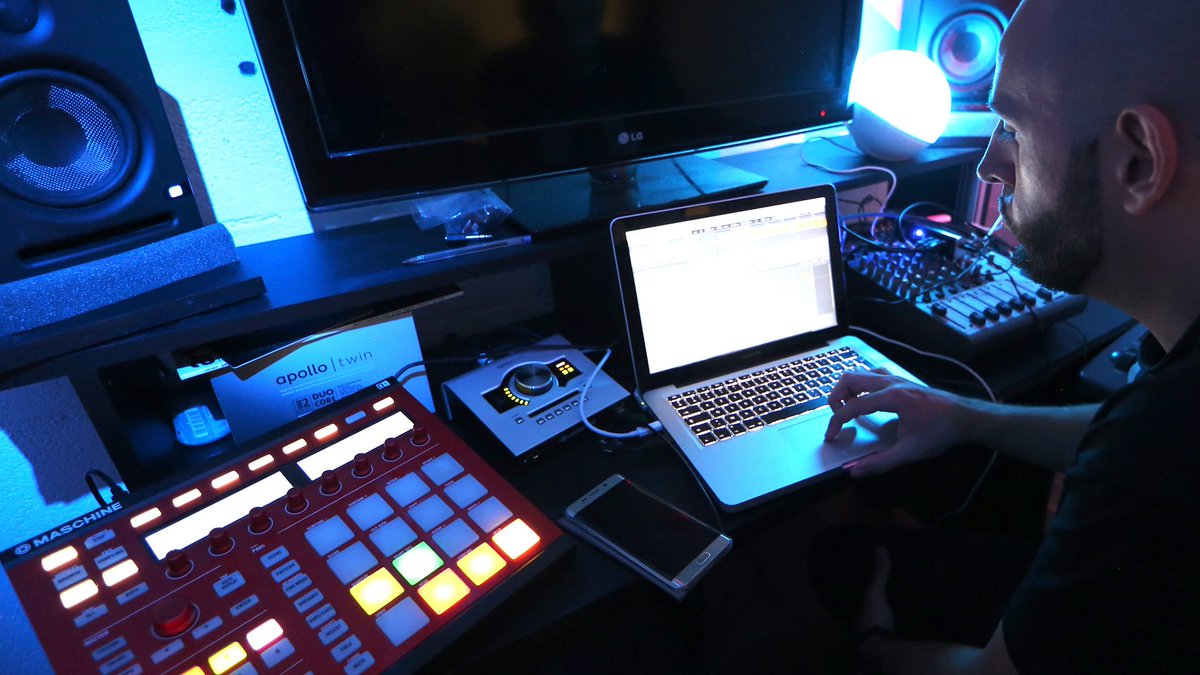 BulletProofBeat's tweet photo. @GENERALBPM 🎹 #Producers #beatmaker #nativeinstruments @NI_News @UAudio 😎 https://t.co/z5kEimVSTT