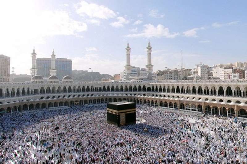 alsaudi_today7's tweet photo. فيديو مجموعة محتسبينيقمون اعتداء على اهل الحرم !! 

شاهد التفاصيل
https://t.co/7OJw8BSWzR   

#محتسبين_يعتدون_علي_ضيوف_الرحمنَ https://t.co/hL5GoWGKyX