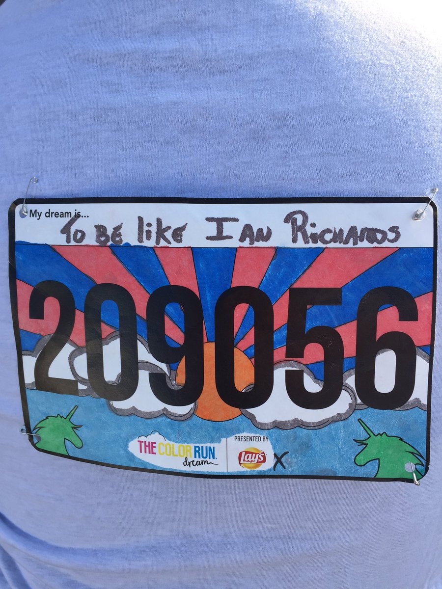 Siinister's tweet image. Mon ami a le meilleur rêve!! #DreamInColors #ColorRun2017