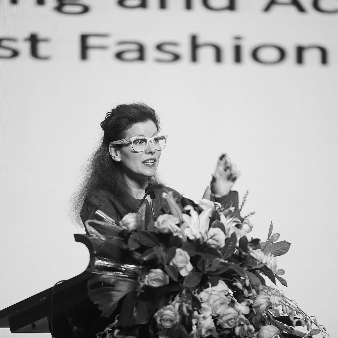 Human_Intl's tweet image. instagram.com/p/BYOEV5bjo87/ Human.'s Chief Lifestyle Technologist, @aninanet at Belt Road Textile Forum China sharing the vision of #wearables.