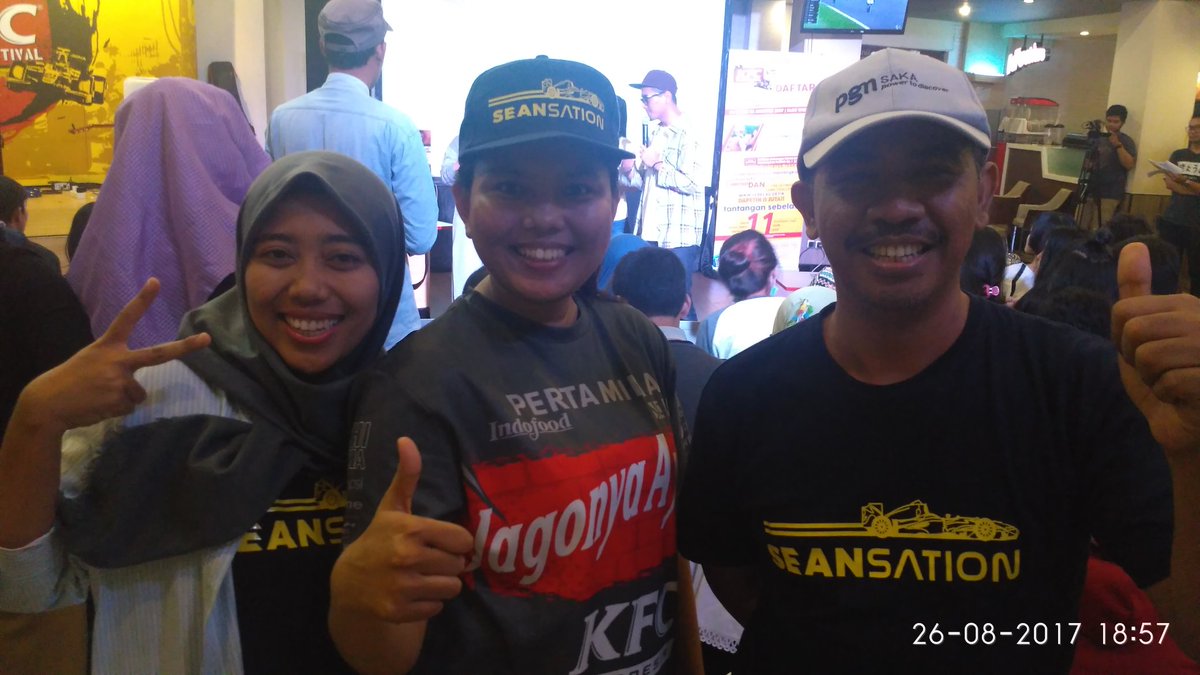 Seansation_ID's tweet photo. Udah ada #Seansation yg siap nih buat nobar F2 di KFC Kemang. Yuk merapat sekarang! #SeansationDay #BanggaIndonesia https://t.co/O3Awhn6taw