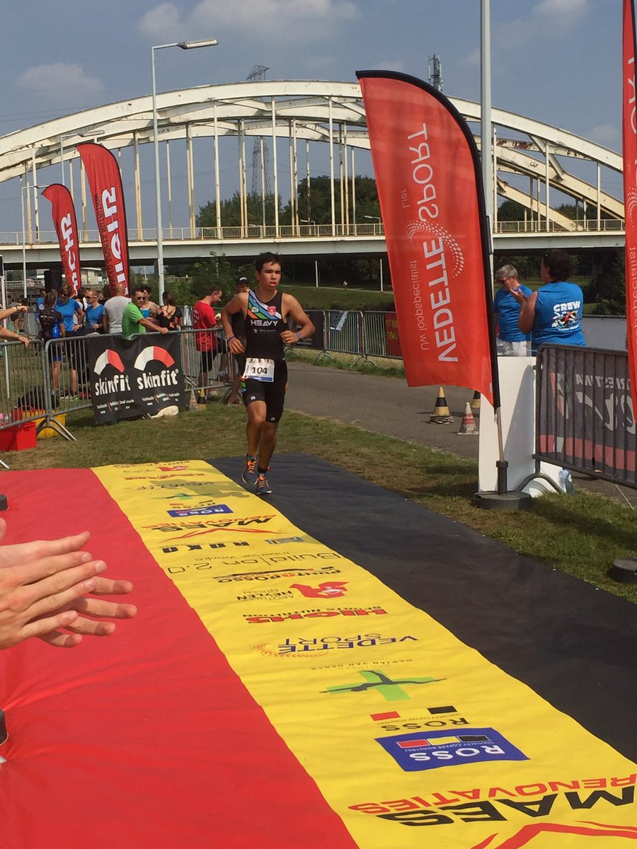 AtriaCharles's tweet photo. Joshua Bogaert aankomst eerste competitieve Jeugdtriatlon. Knap gedaan #forzAtriac https://t.co/DNsWUyVbcd