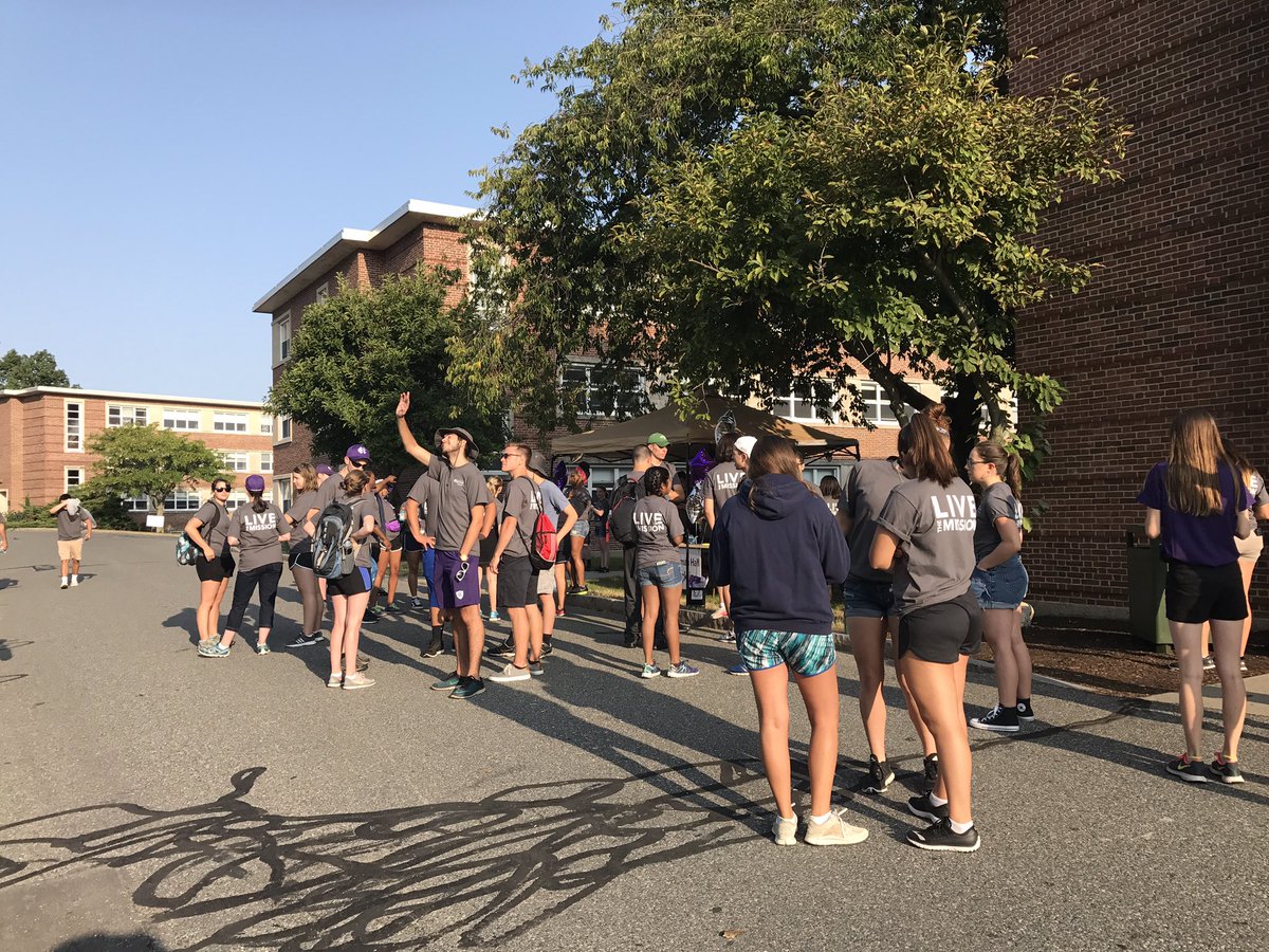dankim_edu's tweet photo. It's just before 8am, the sun is shining, and @holy_cross is getting ready to help Class of #HolyCross2021 on Move-In Day! https://t.co/l9QIupM2kA