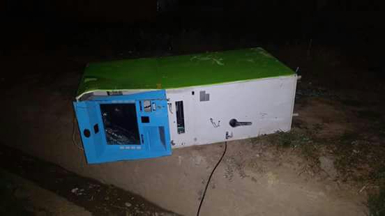KashmirSpector's tweet photo. An unsuccessful attempt to loot ATM of #Jammu and #Kashmir Bank (JKB) at Umar-Hair, Bachpora, #Srinagar during the night of Aug 25 https://t.co/j2pmcTMjbh