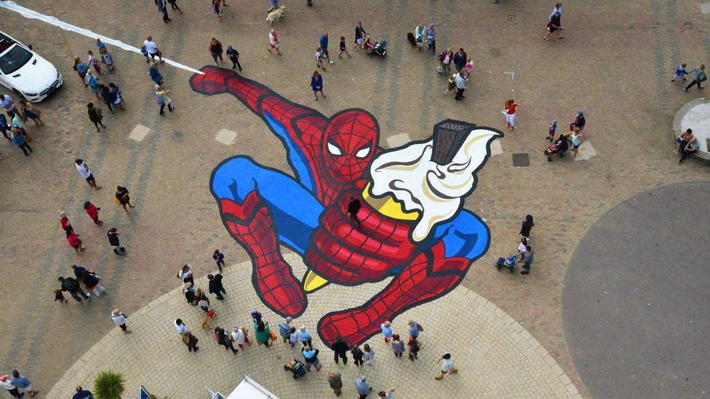 LucanArt's tweet photo. Visiting #BournemouthComicon this weekend? Make sure to go onto the Wheel and check the giant #SpiderMan we painted at the seafront ;) https://t.co/BsnDNGkOhU