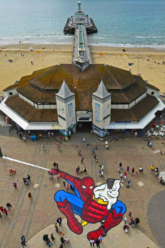 LucanArt's tweet photo. Visiting #BournemouthComicon this weekend? Make sure to go onto the Wheel and check the giant #SpiderMan we painted at the seafront ;) https://t.co/BsnDNGkOhU