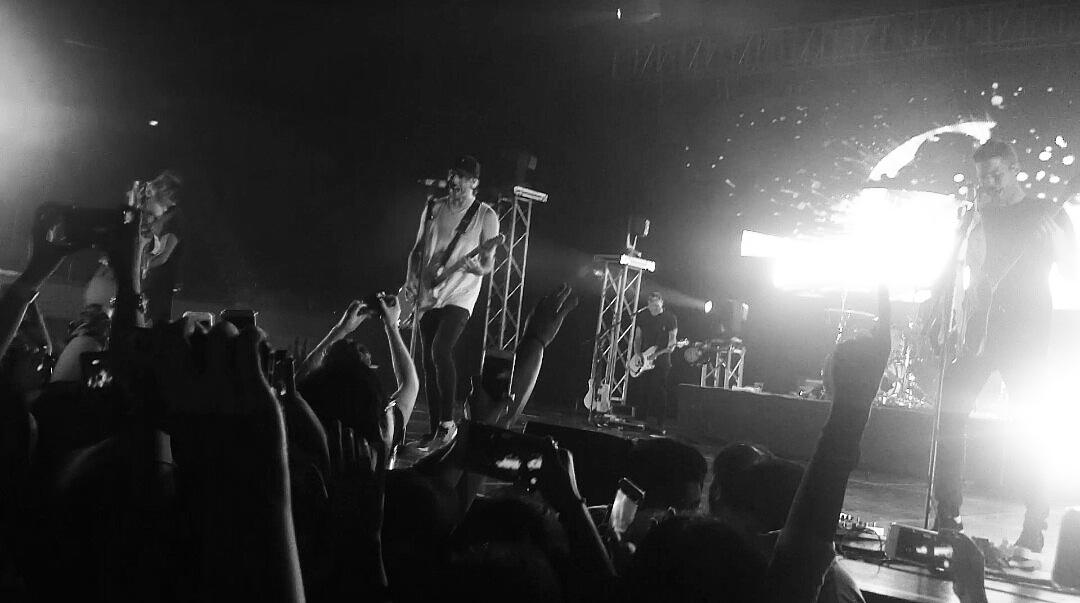 ftyelloww's tweet photo. Post concert depression is real na real. @AllTimeLow i miss u guys already #ATLinMNL2017 #ATLinManila2017 https://t.co/0A9DMxjVHa
