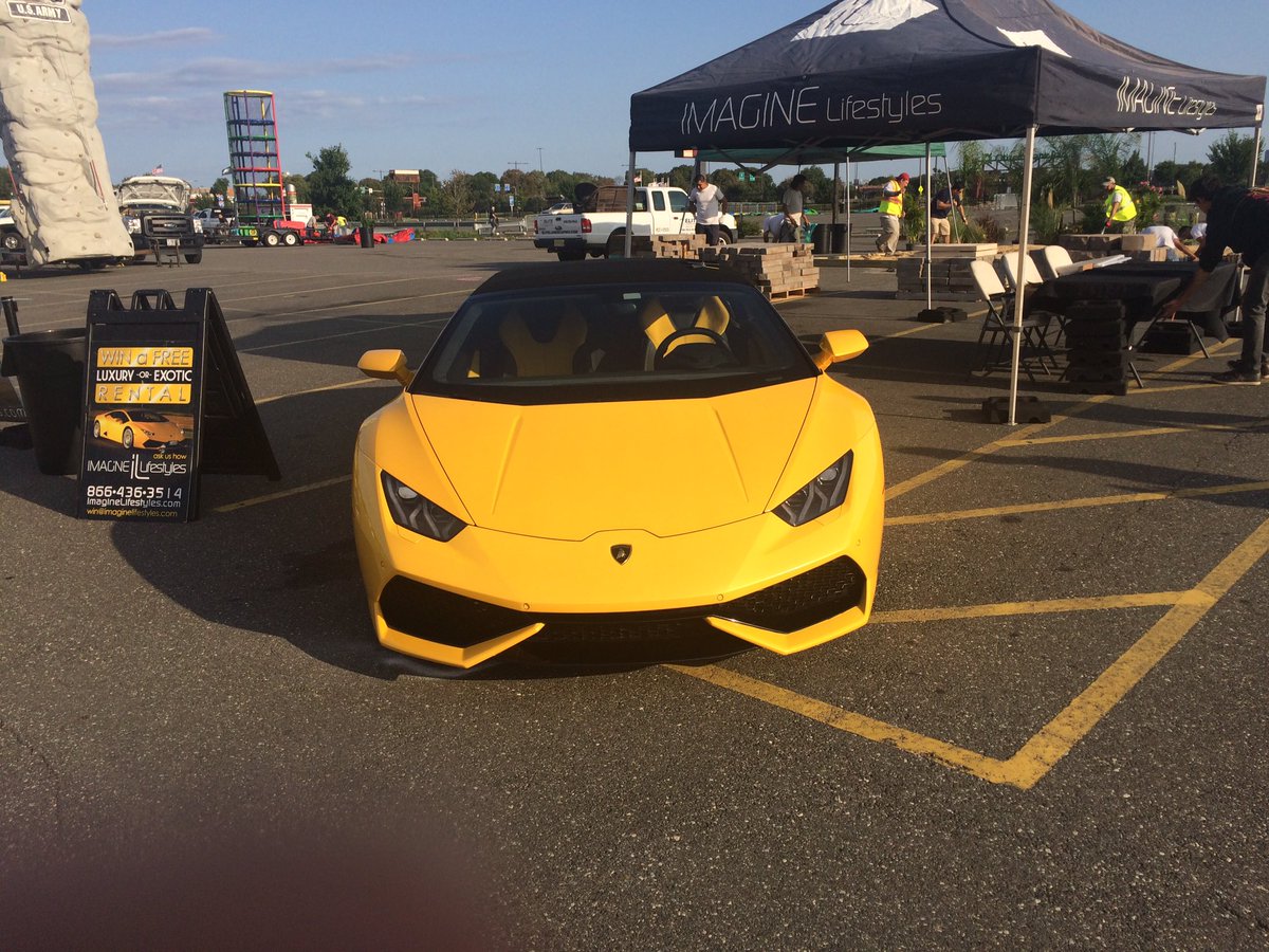 975TheFanatic's tweet photo. Check out this beauty that just rolled into the parking lot! #975FantasyFest https://t.co/7M1kjk9m37