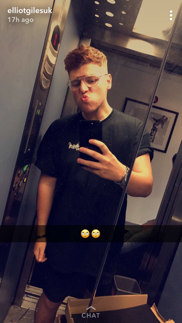 Love it he should wear glasses all the time 👓 @Cameramancarluk <a href="/benphillips/"></a> 😂😂