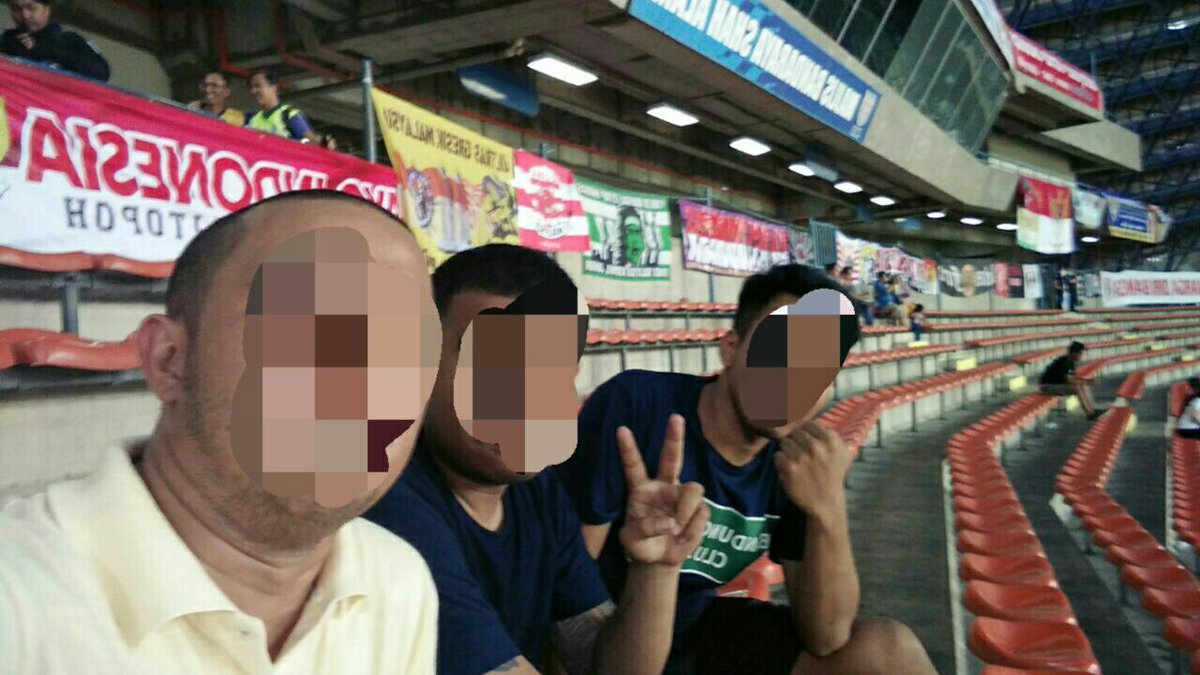 021CSL's tweet photo. Join terrace mana suaranyaaaaa.....fuck you we are from Bandung !!! https://t.co/aXf3eCevU4