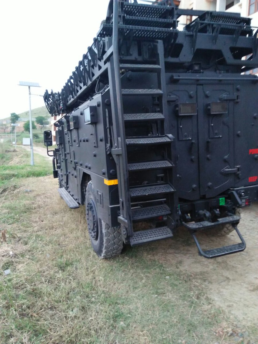 KashmirSpector's tweet photo. Heavy armour vehicles at #Pulwama attack site
Situation out of control as flames engulf another DPL Building amid intense exchange of fire https://t.co/WjwoWc4qOA