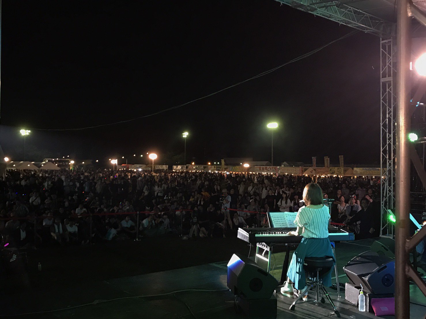 川嶋あい 今日は熊本上陸 ホンダ夏祭り17でライブ をやらせてもらいました ものすごいたくさんの人が夏祭りを楽しんでて この雰囲気がほんとに好き そして熊本にはやっぱり元気とpowerが似合う ありがとうございました T Co