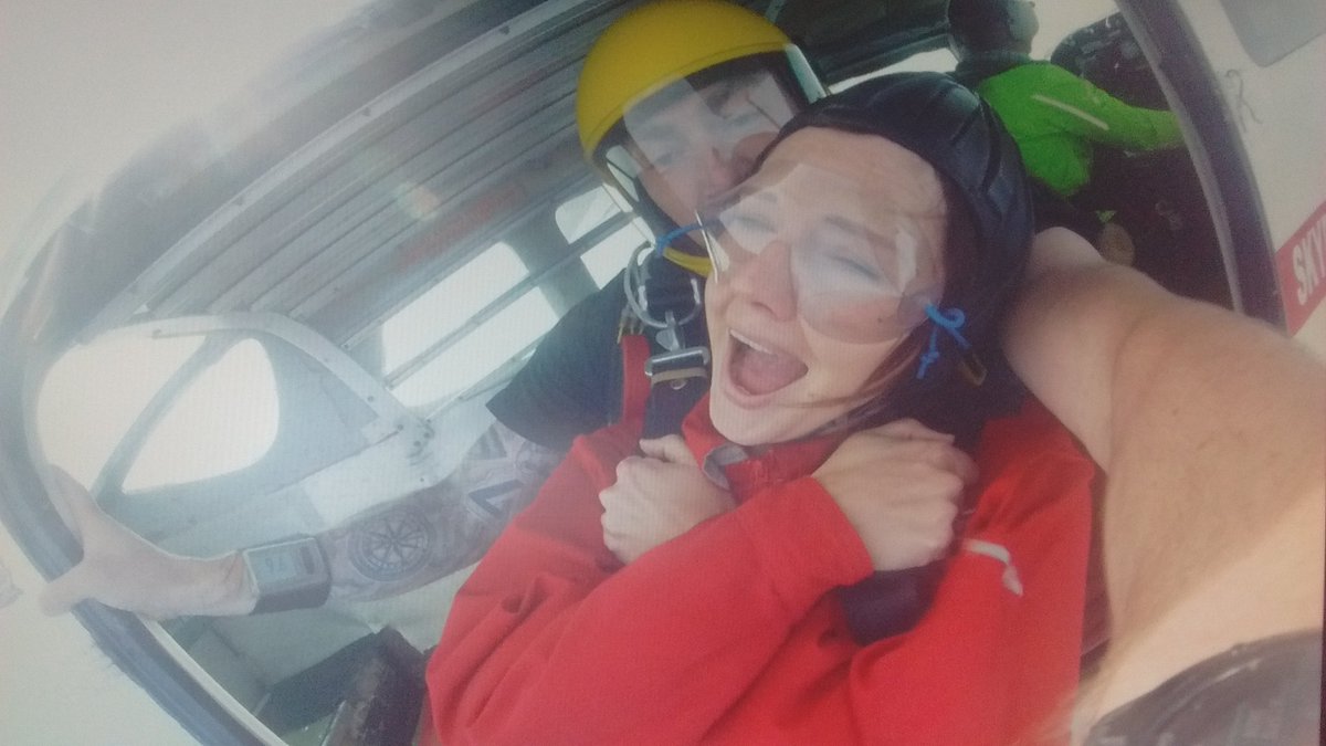 jerseyskydive's tweet photo. It's not too late for Skydive Guernsey 2017. Call 07797813944 to book this weekend. £350 https://t.co/e4gBw3WaUl