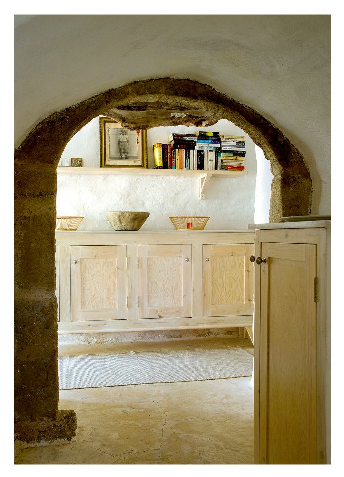 ikialami's tweet photo. Wood, stone, white walls and some bit of turquoise... #homeDesign #homedecor #whitewalls #greekDecor, #greekDesign https://t.co/8jKMA1mIPk https://t.co/Q1HzeYLVog